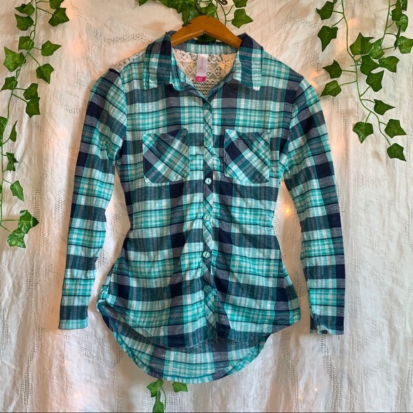 Plaid button down flannel🤩 - Picture 1 of 3